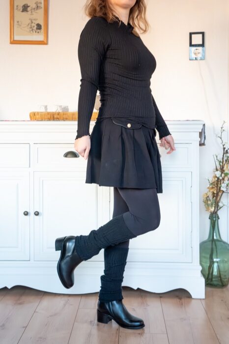Kleid Rock und Stiefel Stiefeletten mit Minirock Stulpen