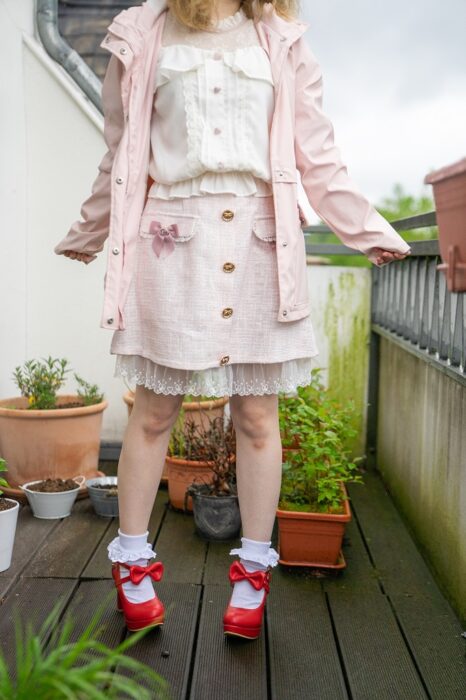 Kurze Rüschensocken mit Plateaupumps