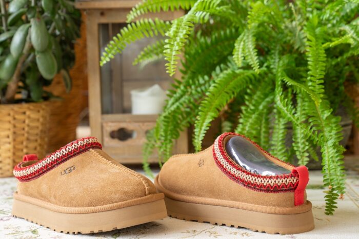 UGG Tazz Clogs Plateau