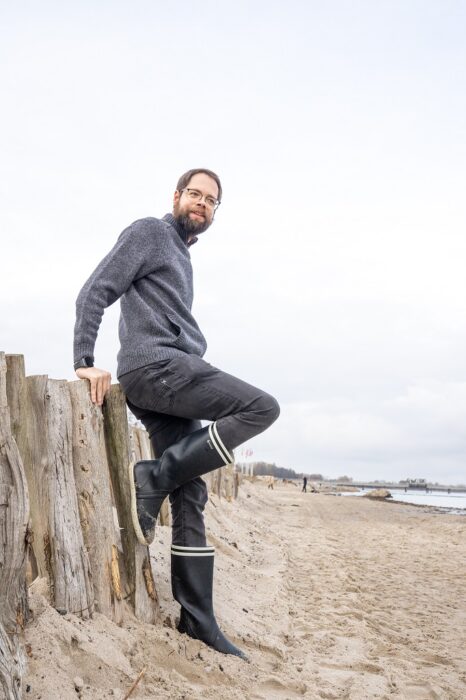 Gummistiefelliebe 11 Segelstiefel am Strand