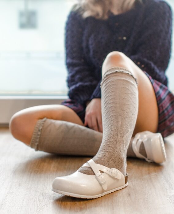 Wollsocken Outfit Korkclogs Minirock