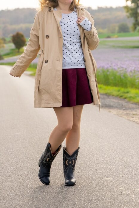 Frühlingsoutfit mit Cowboystiefeln: alltagstauglich gestylt