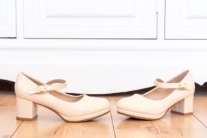 Beige Mary Jane Pumps von Tulleen in Untergröße 32 mit Blockabsatz