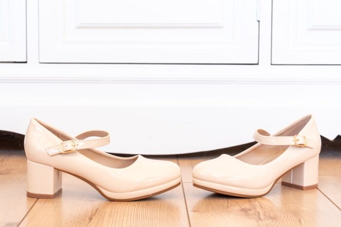 Beige Mary Jane Pumps von Tulleen in Untergröße 32 mit Blockabsatz