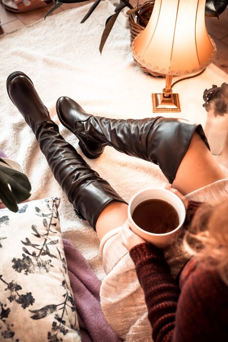 10 Schuhtrend Herbst Winter 2026 2027 Flache Overkneestiefel